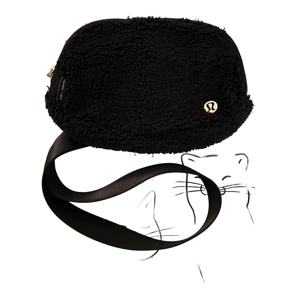 Lululemon_Black and Gold Crossbody Bag